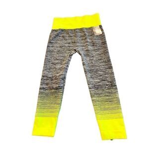 Performance Seamless Capri Leggings one size